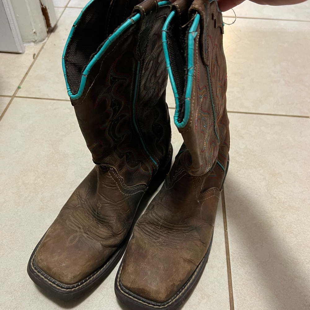 Justin cowboy boots women 9